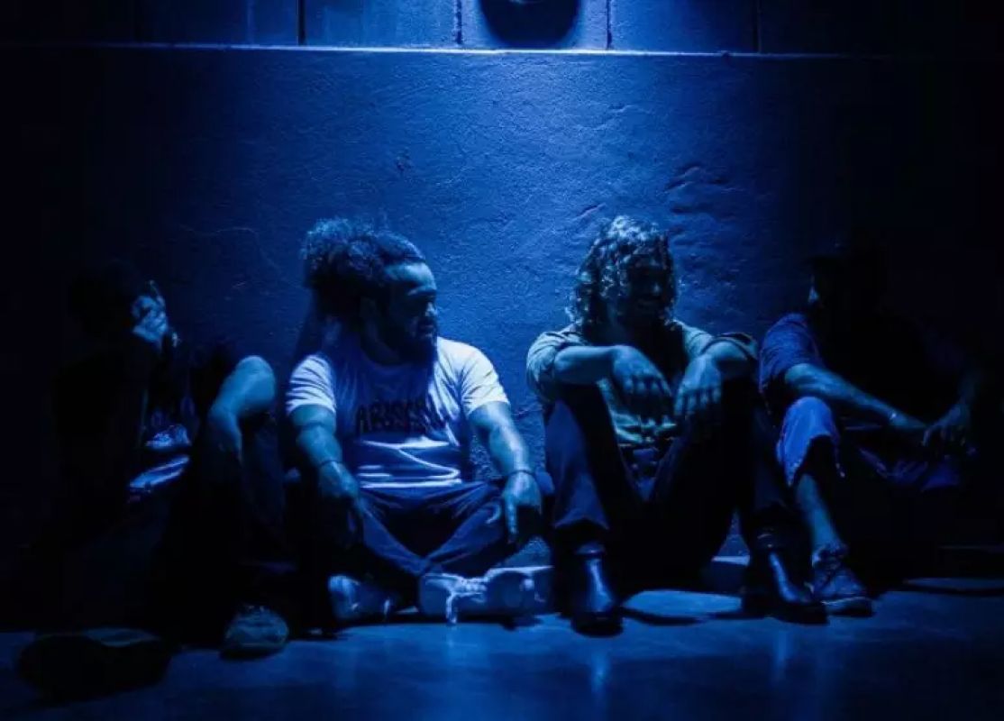 CONHEÇA ABISSAL E A MELANCOLIA LUMINOSA DE “SUTRA”