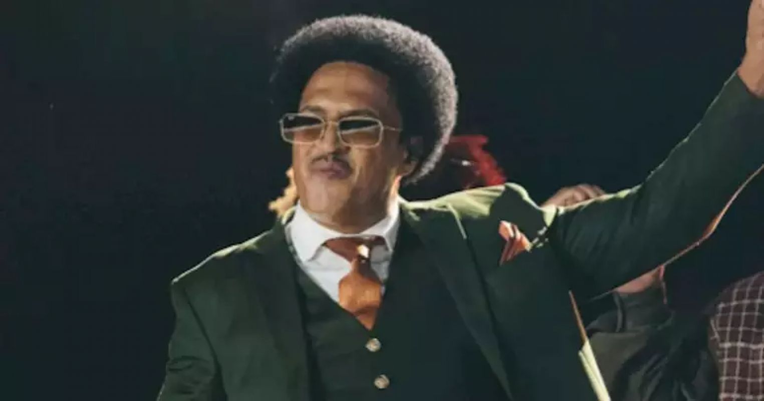 MANO BROWN REACENDE EXPECTATIVA POR NOVO DISCO DOS RACIONAIS MC’S NO C6 FEST: “TEM DISCO NOVO”