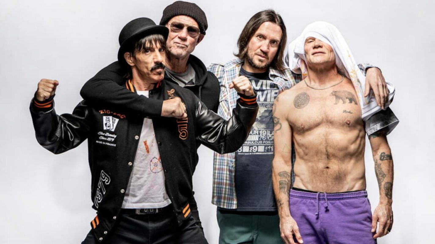 O DIA EM QUE O RED HOT CHILI PEPPERS TOCOU COM UMA ESCOLA DE SAMBA NO BRASIL: PERFORMANCE INUSITADA ACONTECEU NO HOLLYWOOD ROCK DE 1993