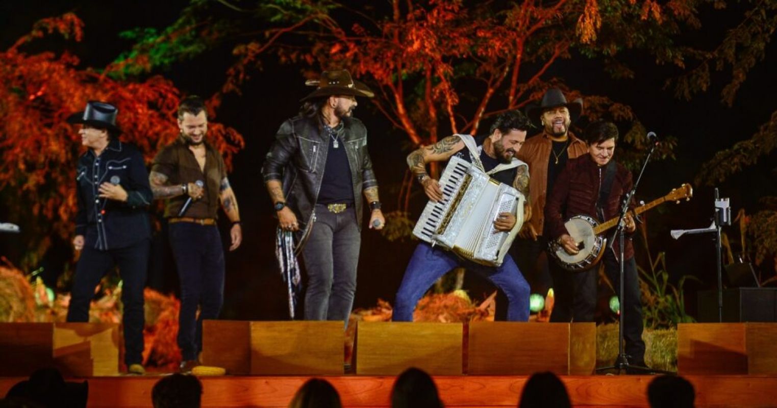CHITÃOZINHO E XORORÓ GRAVAM DVD NO INTERIOR DE SÃO PAULO COM CONVIDADOS ESPECIAIS
