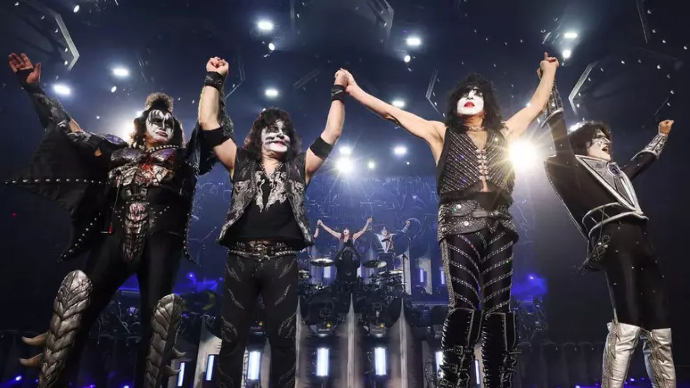 KISS GRAVOU MÚSICA INÉDITA, CONFIRMA GENE SIMMONS; BANDA TERÁ MATERIAL NOVO NO SHOW DE AVATARES DIGITAIS PREVISTO PARA 2028