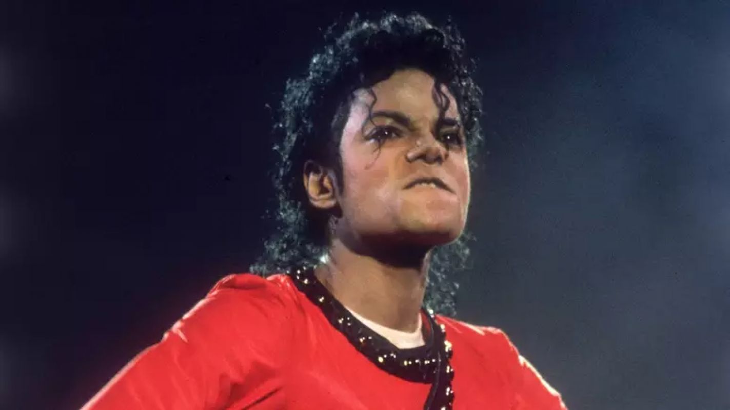 O RECORDE IMPRESSIONANTE DE MICHAEL JACKSON NO SPOTIFY, 17 ANOS APÓS SUA MORTE: REI DO POP SE TORNA ARTISTA MAIS OUVIDO DO MUNDO NA PLATAFORMA
