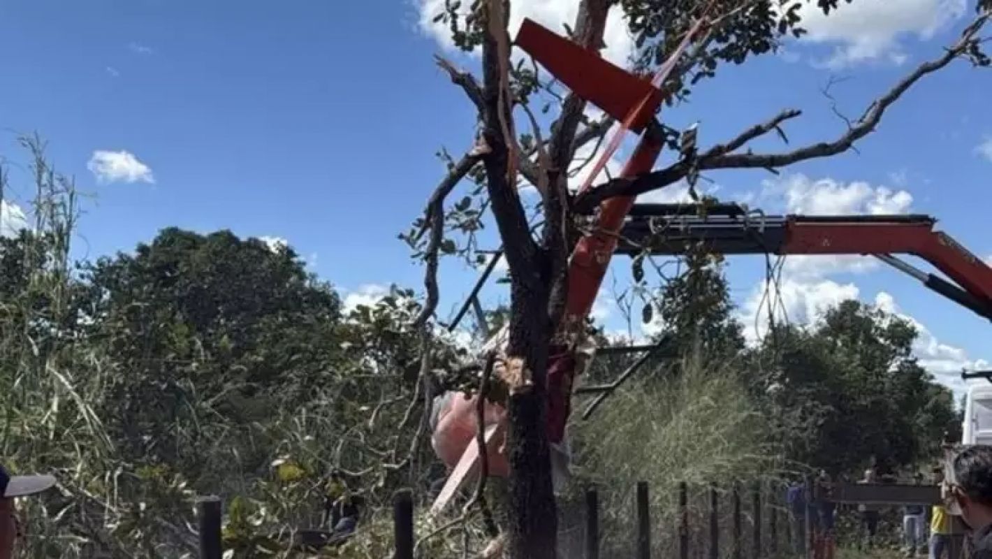 HELICÓPTERO DA DUPLA HENRIQUE E JULIANO FAZ POUSO DE EMERGÊNCIA NO TOCANTINS; PAI DOS CANTORES ESTAVA A BORDO