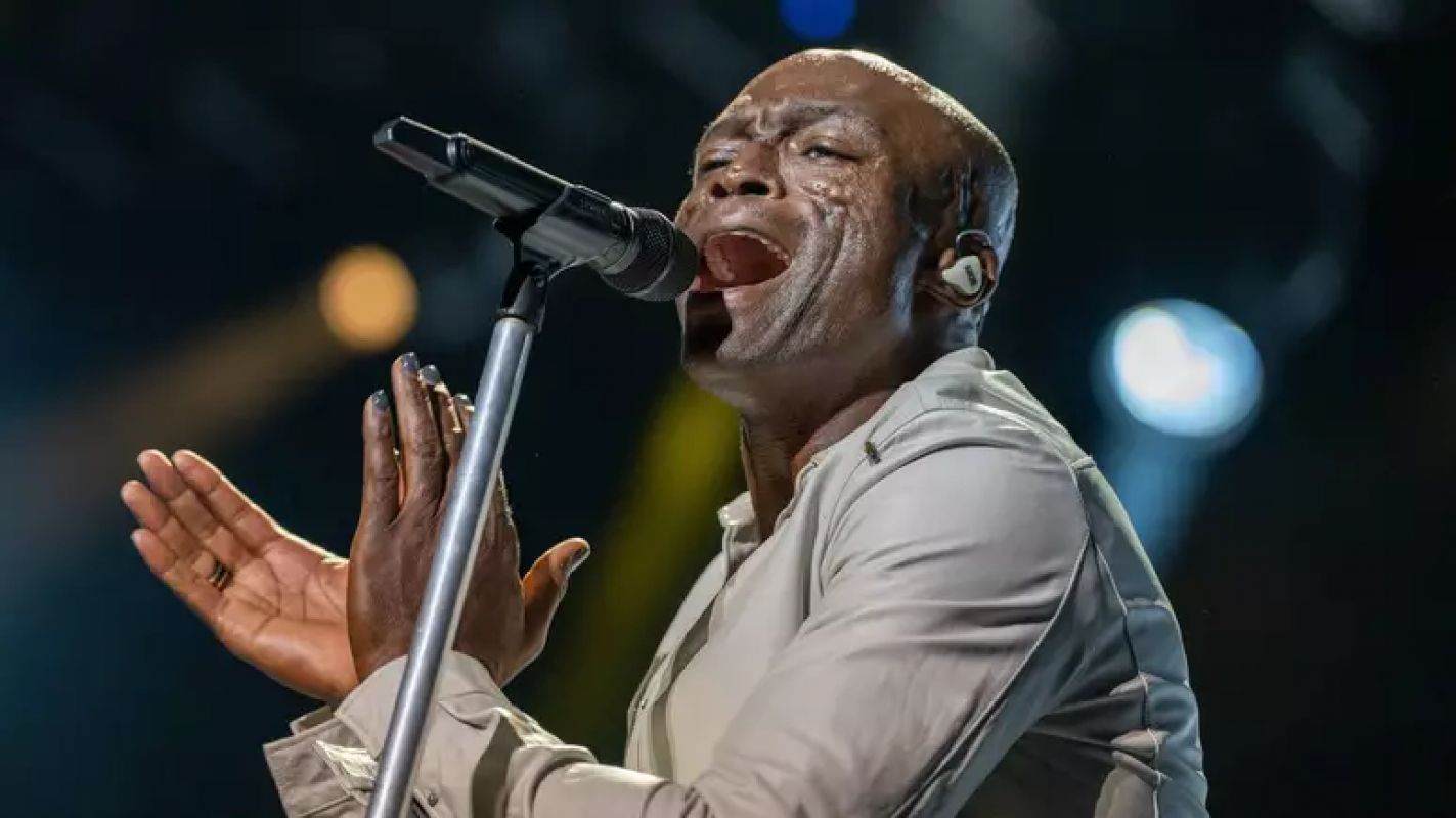 SEAL ANUNCIA DOIS SHOWS NO BRASIL PARA NOVEMBRO; CANTOR VOLTA APÓS SEIS ANOS COM ABERTURA DE SEU JORGE