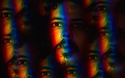 PEDRO SALVADOR RENASCE COM SEDE DE RENOVAÇÃO EM NOVO DISCO HOMÔNIMO