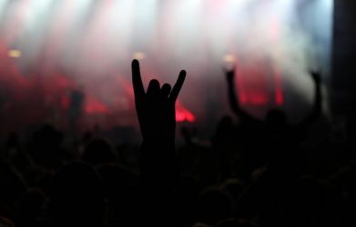 CONFIRA OS BENEFÍCIOS DE OUVIR HEAVY METAL E PUNK, SEGUNDO ESTUDO AUSTRALIANO