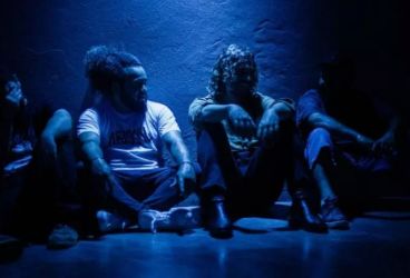 CONHEÇA ABISSAL E A MELANCOLIA LUMINOSA DE “SUTRA”